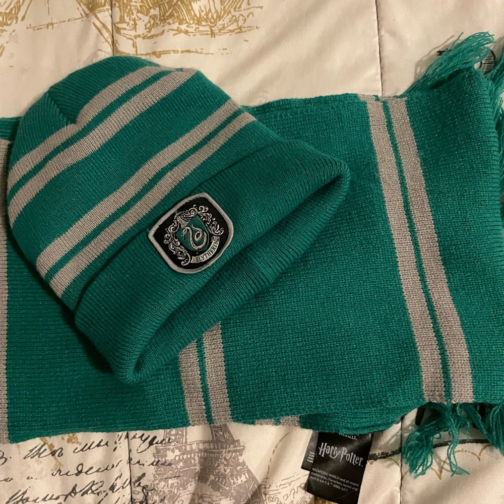 Harry Potter beanie and scarf set 6-14 years old Wizard World